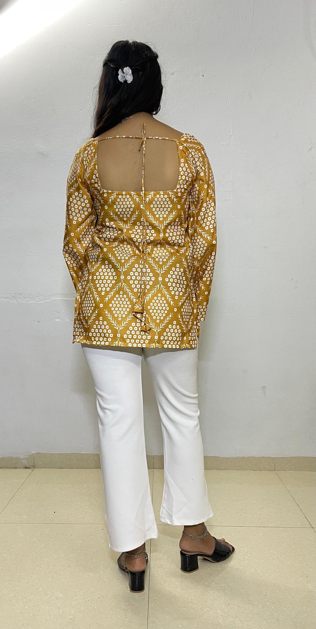 AVNI FLAT-NECK KURTI